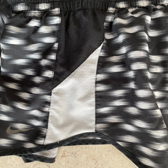 Nike DriFit Running Athletic Black White Women’s Size L NWOT - Picture 6 of 10